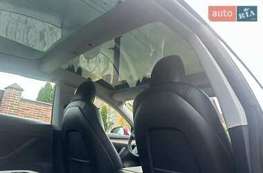 Седан Tesla Model 3 2022 в 