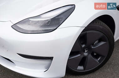 Седан Tesla Model 3 2023 в 