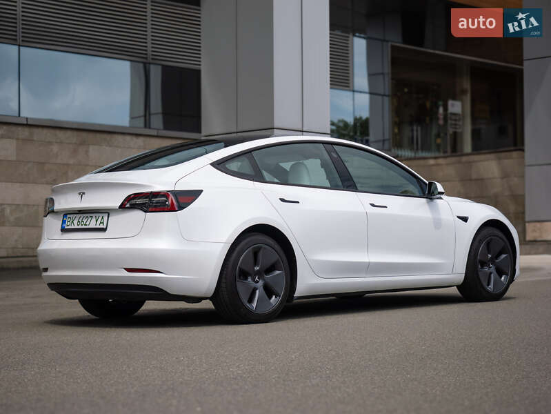 Седан Tesla Model 3 2023 в Киеве