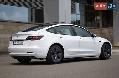 Седан Tesla Model 3 2023 в 
