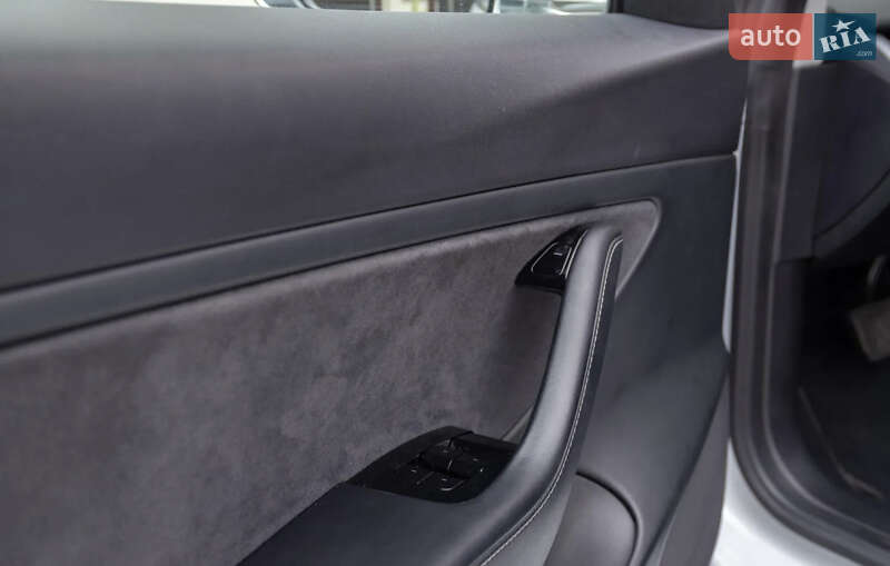 Седан Tesla Model 3 2020 в Луцке