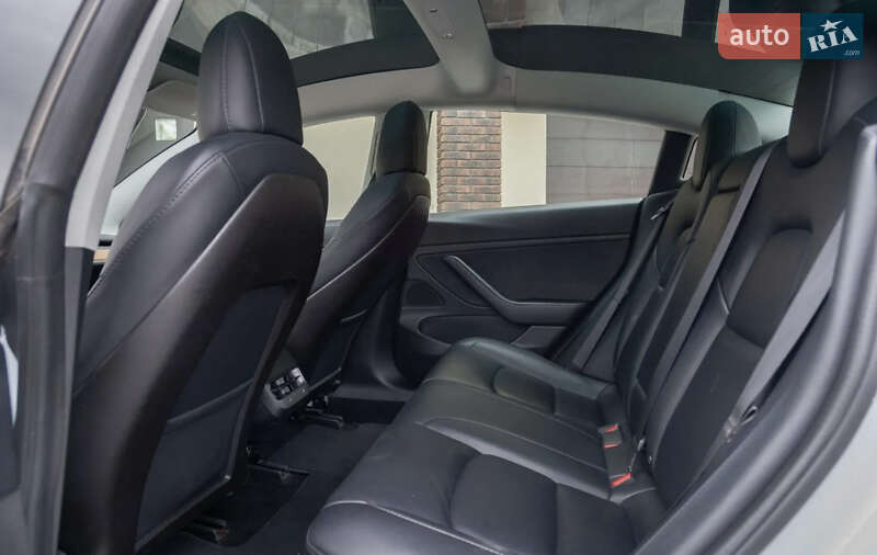 Седан Tesla Model 3 2020 в Луцке
