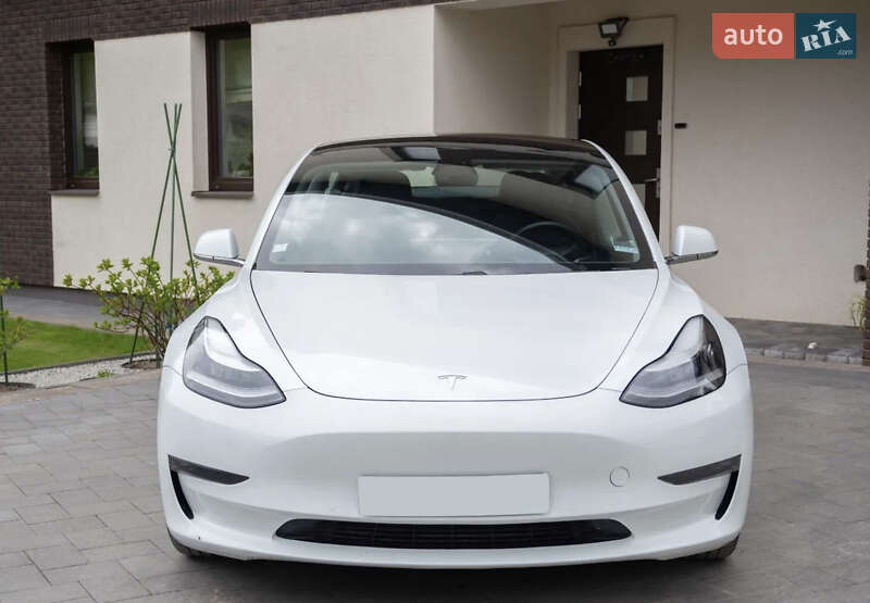 Седан Tesla Model 3 2020 в Луцке
