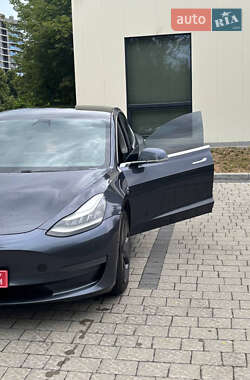 Седан Tesla Model 3 2020 в 