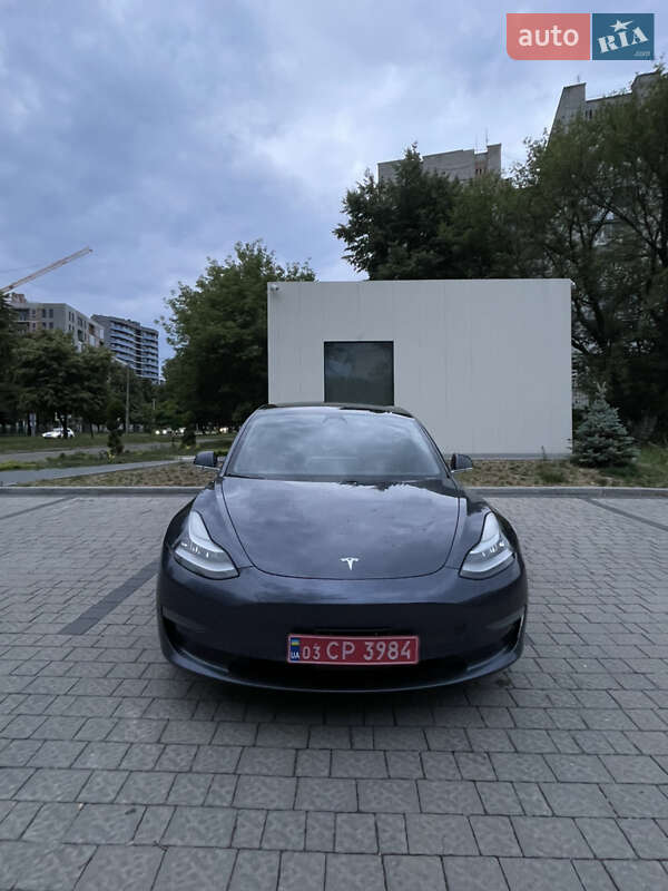 Седан Tesla Model 3 2020 в Львове