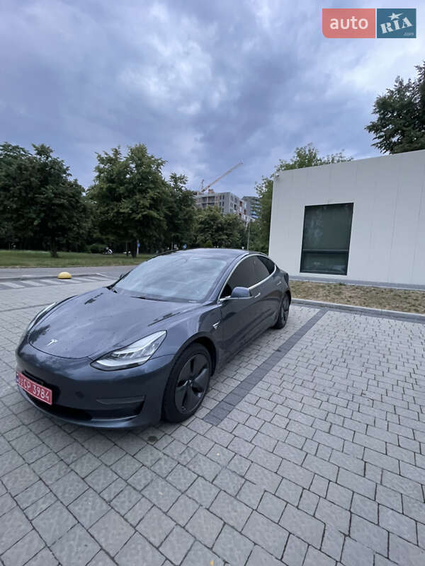Седан Tesla Model 3 2020 в Львове