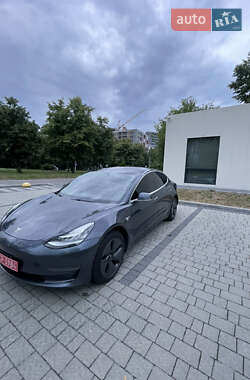 Седан Tesla Model 3 2020 в 