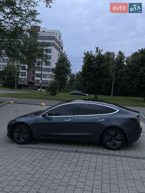Седан Tesla Model 3 2020 в Львове