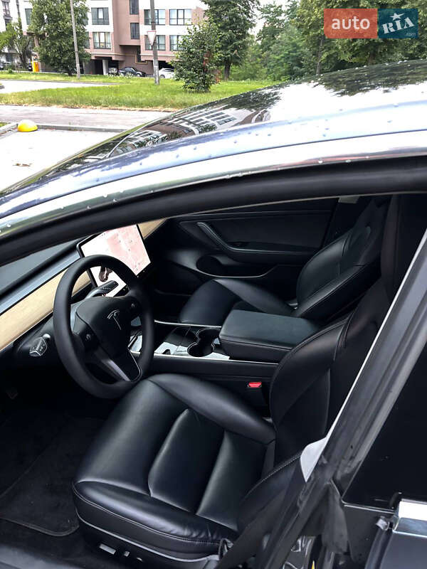 Седан Tesla Model 3 2020 в Львове