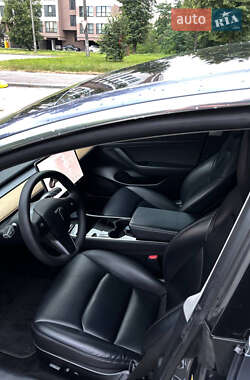 Седан Tesla Model 3 2020 в 