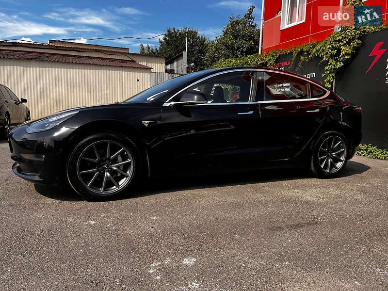 Седан Tesla Model 3 2018 в Києві