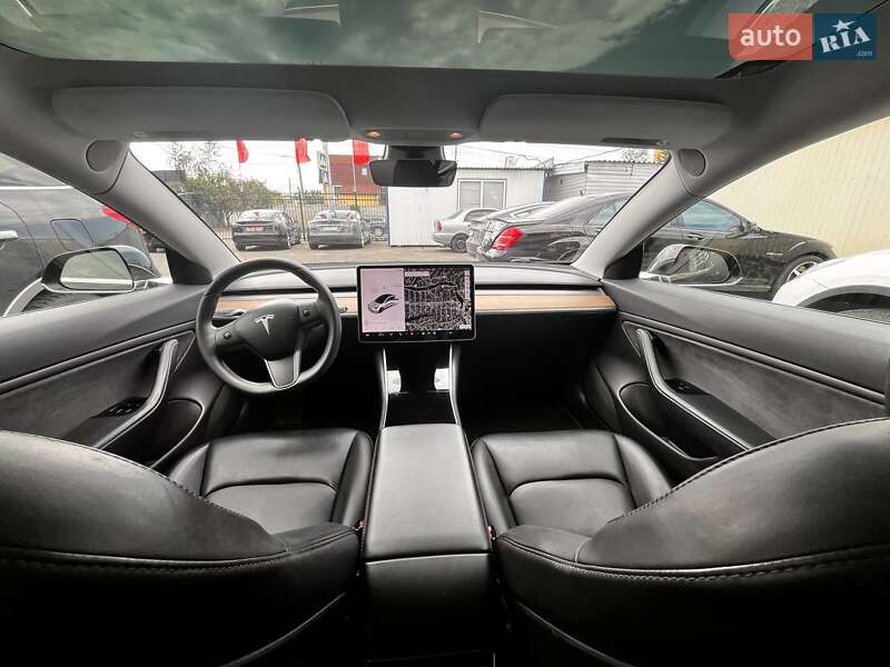 Седан Tesla Model 3 2018 в Києві
