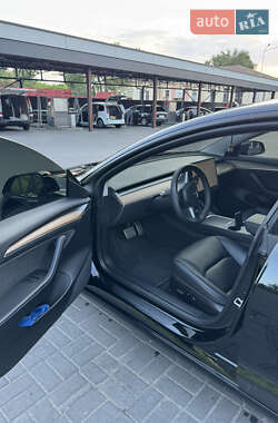 Седан Tesla Model 3 2022 в 