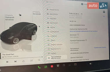 Седан Tesla Model 3 2022 в 