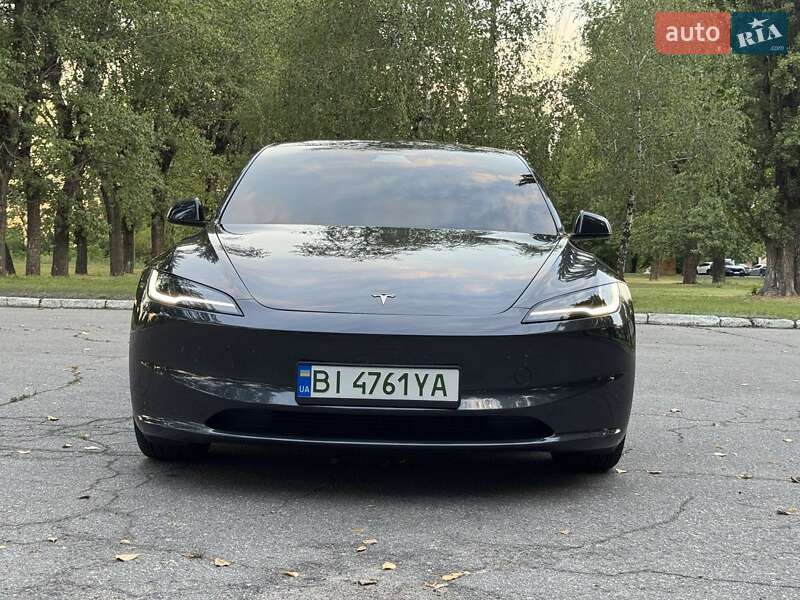 Седан Tesla Model 3 2024 в Кременчуге