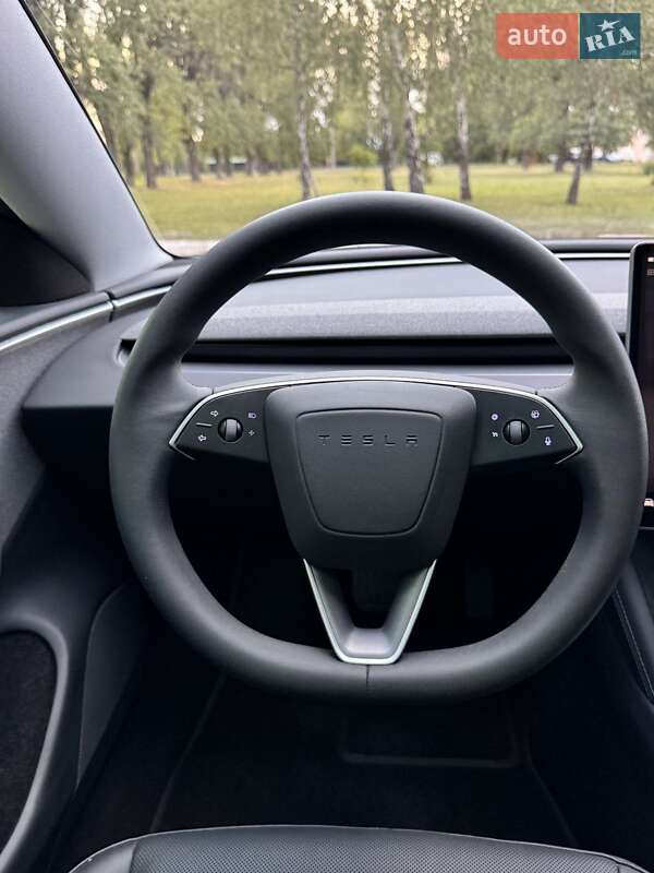 Седан Tesla Model 3 2024 в Кременчуге