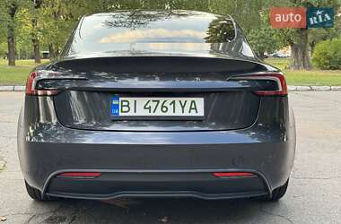 Седан Tesla Model 3 2024 в 
