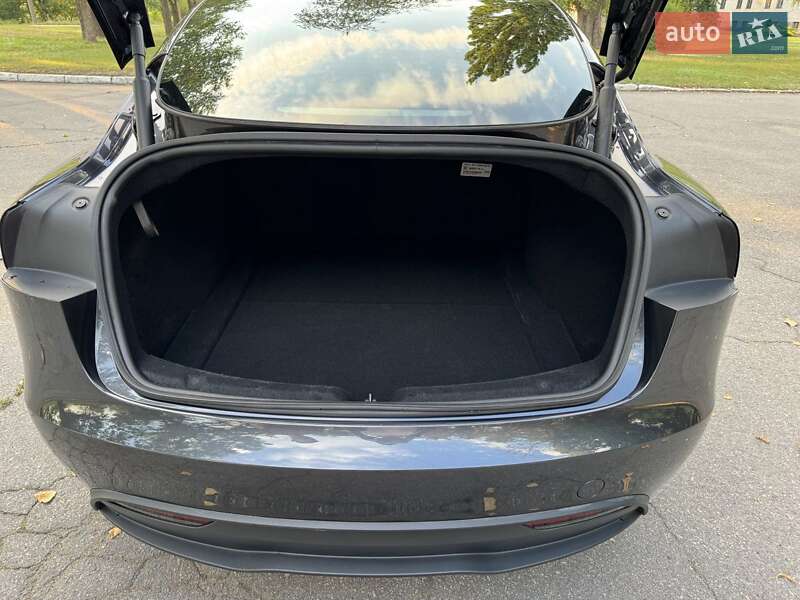 Седан Tesla Model 3 2024 в Кременчуге