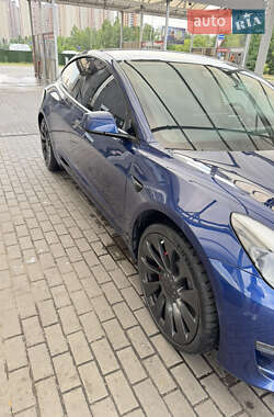 Седан Tesla Model 3 2022 в Киеве
