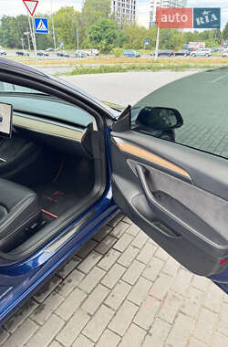 Седан Tesla Model 3 2022 в 
