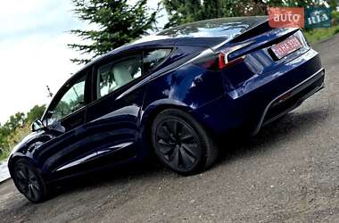 Седан Tesla Model 3 2024 в 