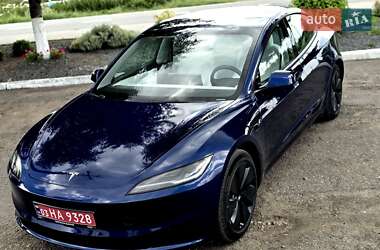 Седан Tesla Model 3 2024 в 
