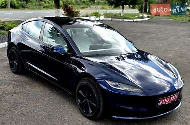Седан Tesla Model 3 2024 в 