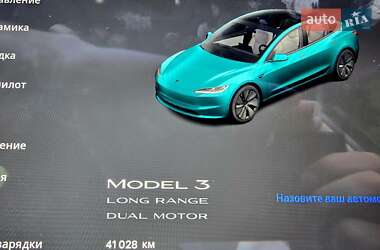 Седан Tesla Model 3 2024 в 