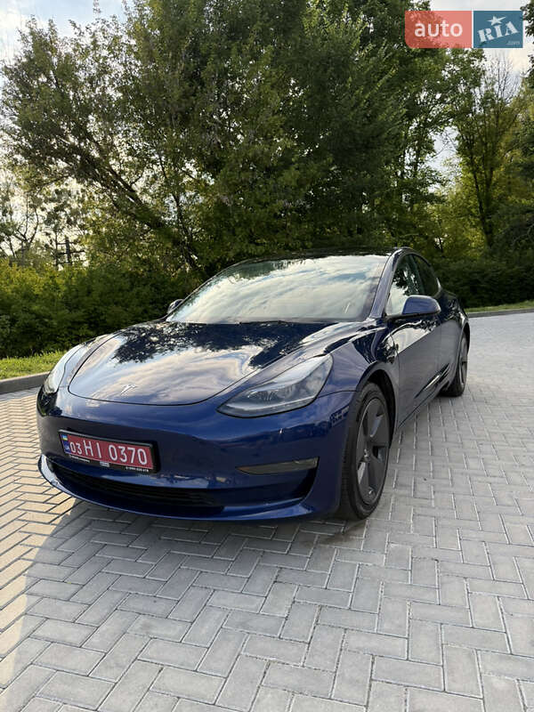Седан Tesla Model 3 2022 в 