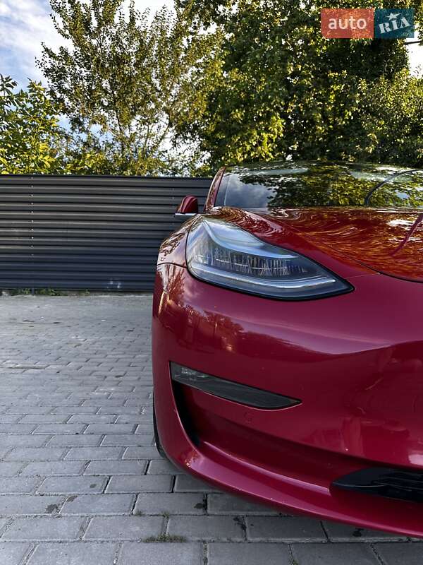 Седан Tesla Model 3 2018 в Ивано-Франковске