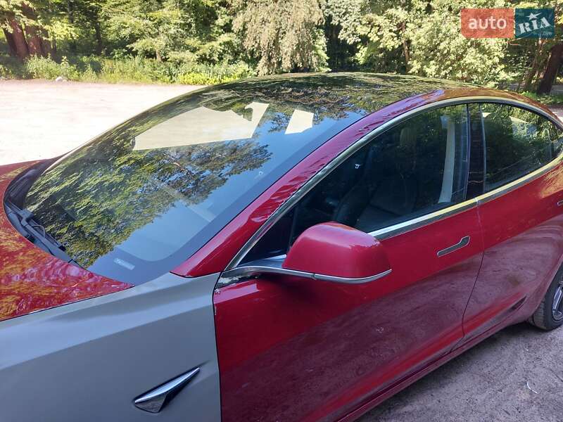 Седан Tesla Model 3 2019 в Львове