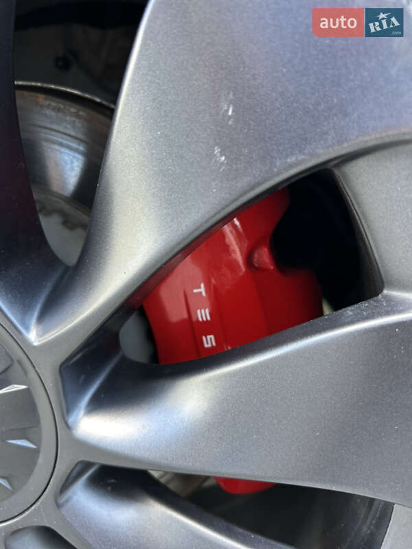 Седан Tesla Model 3 2023 в Новояворовске