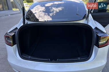 Седан Tesla Model 3 2023 в 