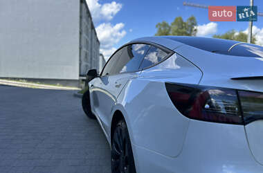 Седан Tesla Model 3 2023 в 