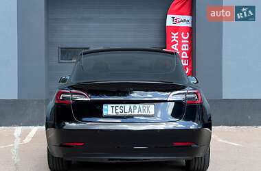Седан Tesla Model 3 2021 в 