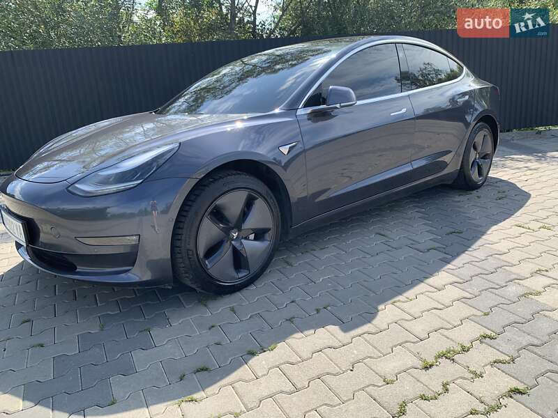 Седан Tesla Model 3 2019 в Іршаві