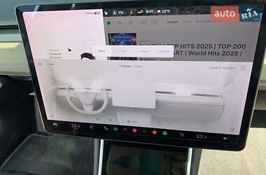 Седан Tesla Model 3 2019 в Іршаві