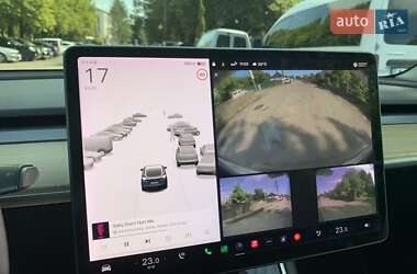 Седан Tesla Model 3 2019 в Іршаві