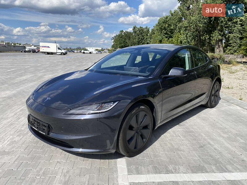Tesla Model 3 2024