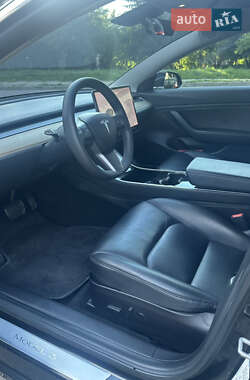 Седан Tesla Model 3 2019 в 