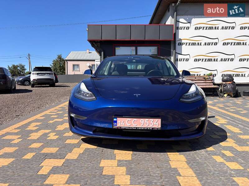 Седан Tesla Model 3 2019 в Львове