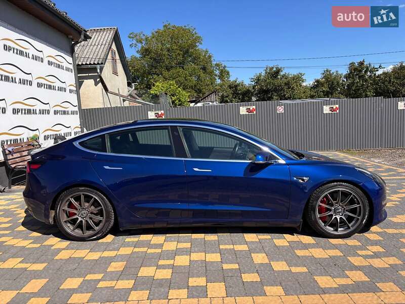 Седан Tesla Model 3 2019 в Львове