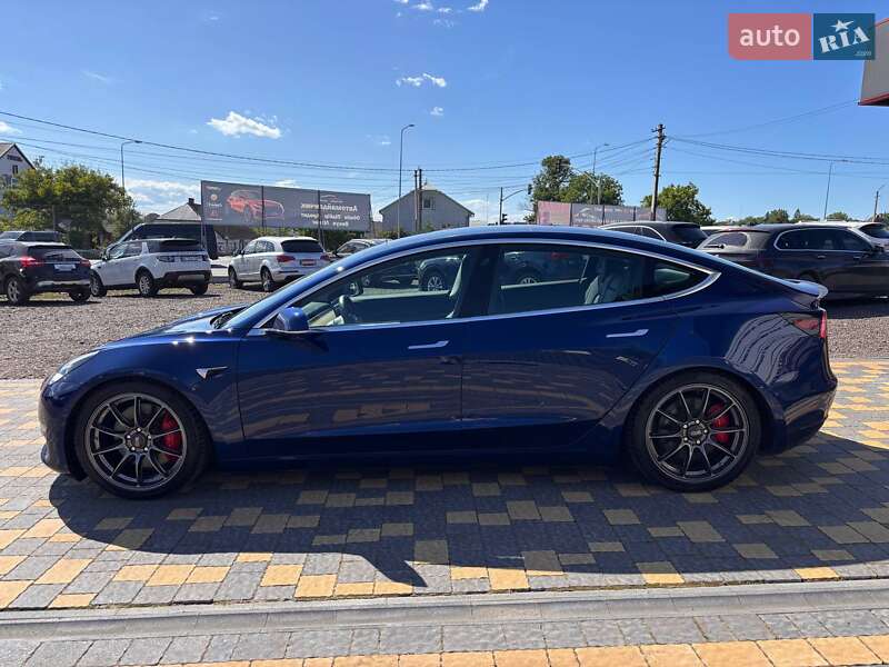 Седан Tesla Model 3 2019 в Львове