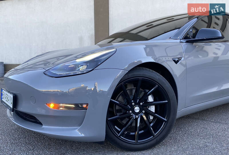 Седан Tesla Model 3 2019 в Киеве