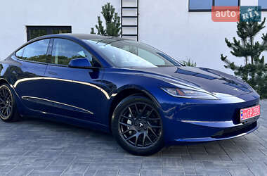 Седан Tesla Model 3 2024 в 