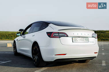 Седан Tesla Model 3 2021 в 