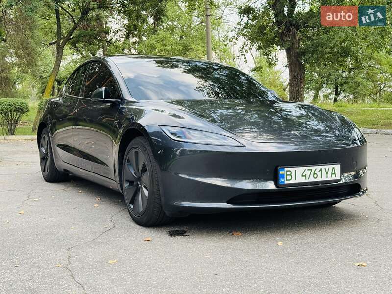 Седан Tesla Model 3 2024 в Кременчуге