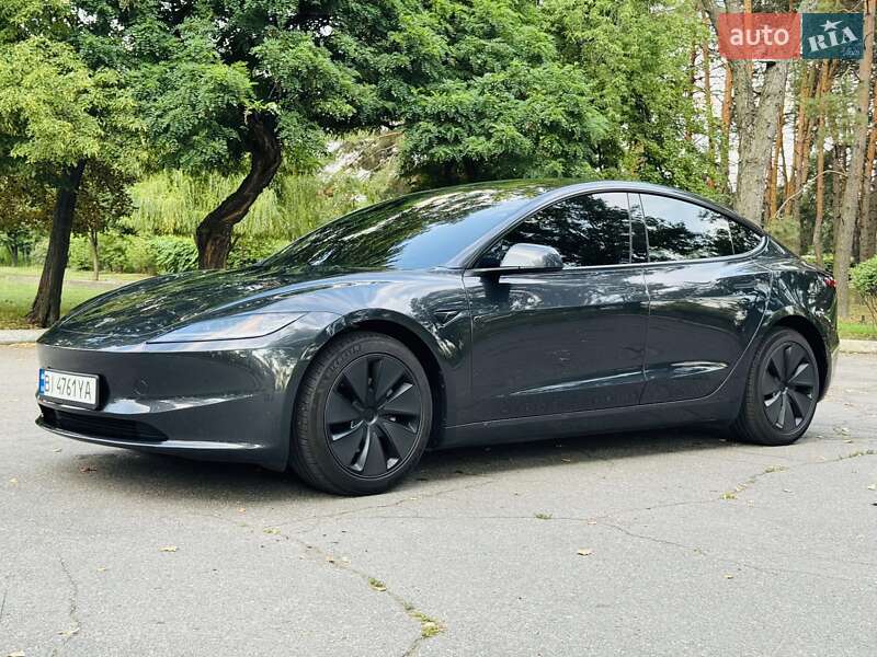 Седан Tesla Model 3 2024 в Кременчуге