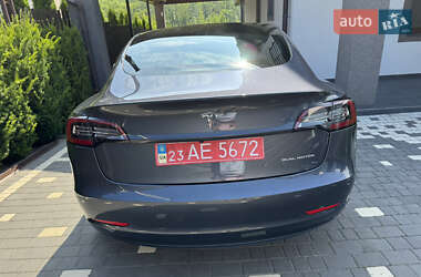 Седан Tesla Model 3 2022 в 