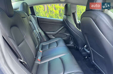 Седан Tesla Model 3 2022 в 